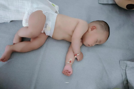 永春几个月宝宝会抬头